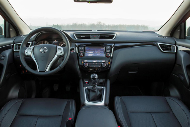 Салон автомобиля Nissan Qashqai позволит насладиться комфортом водителю и пассажирам