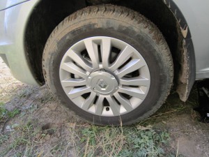 Replacement brake pads Renault Logan photos 300x225 Замена тормозных колодок, фото видео